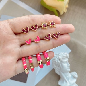Pendientes esmaltados de circonia para mujer, aretes de corazón de amor, clip, 2022 - Product Image 1