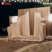 Arche de décoration en métal blanc ondulé pour accessoires de mariage, drapé, auvent, chuppah, mandap, toile de fond, rideau pour cérémonie de remise de diplôme