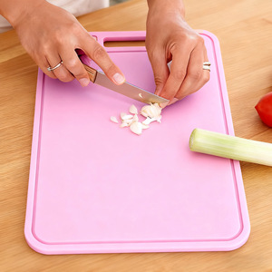Tabla de cortar cuadrada de silicona de calidad alimentaria, de doble cara, para uso en la cocina, apta para lavavajillas - Product Image 1