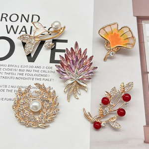 WEGOODZF Ingrosso Nuove Spille in Lega alla Moda con Perle e Strass, Ciondoli <span class=keywords><strong>per</strong></span> Scarpe, Bottoni <span class=keywords><strong>per</strong></span> Sciarpe, Accessori <span class=keywords><strong>per</strong></span> Abbigliamento - Product Image 2