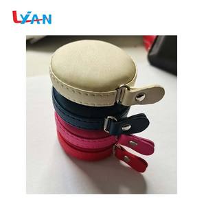 Ruban à mesurer rétractable souple pour tailleur, double échelle <span class=keywords><strong>60</strong></span> pouces/150 <span class=keywords><strong>cm</strong></span>, avec mousqueton en cuir, porte-clés et pompon, logo couleur personnalisé - Product Image 5