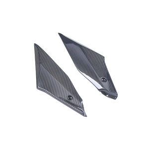 Panneaux latéraux de réservoir en fibre de carbone noire pour Yamaha YZF-R1 2015-2026 - Légers et ajustement parfait - Product Image 6