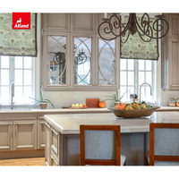 Allandcabinet Diseño de madera antigua Gabinete de cocina de madera maciza gris con puerta de vidrio parteluz Carpintería clásica de estilo francés con Isla