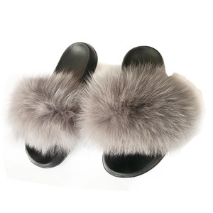 Pantoufles en fausse <span class=keywords><strong>fourrure</strong></span> végétaliennes pour femmes Diapositives floues Sandales moelleuses Pantoufles d'intérieur et d'extérieur à bout ouvert - Product Image 1