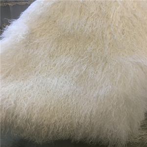 Vente en gros <span class=keywords><strong>de</strong></span> tapis en fourrure <span class=keywords><strong>de</strong></span> <span class=keywords><strong>mouton</strong></span> <span class=keywords><strong>de</strong></span> Mongolie à poils longs, en <span class=keywords><strong>peau</strong></span> <span class=keywords><strong>de</strong></span> <span class=keywords><strong>mouton</strong></span>, avec poils longs et bouclés naturels, pour la confection <span class=keywords><strong>de</strong></span> vêtements - Product Image 3