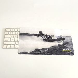 מטלית ניקוי רב תכליתית נגד החלקה עם נקודות סיליקון בעיצובים מותאמים אישית מ-RPET - Product Image 3