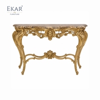 Table console Mascarade Dorée avec plateau en marbre |   Table d'entrée de luxe de style rococo dorée avec sculpture Mascaron - EKAR