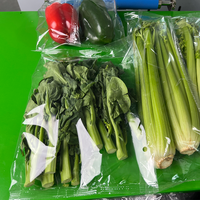 Machine d'emballage automatique haute productivité pour oreillers, avec dispositif de perforation, pour légumes frais, fruits, vêtements, destinée aux sacs en film