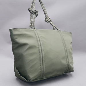 Sac fourre-tout en nylon personnalisé, grand sac à bandoulière souple, conception personnalisée, traitement ODM/OEM, service d'usine de sacs à main sur mesure - Product Image 1