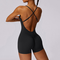 Combinaison de yoga élégante à dos croisé pour femme, coupe ajustée, body court froncé, bretelles réglables, séchage rapide, respirante, légère
