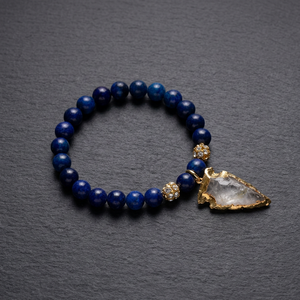Pendentif en Sodalite sculpté avec perles et breloque flèche en quartz clair, thème Amour, par Rozrin Crystals - Product Image 2