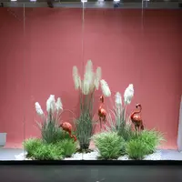 Palhetas de pinha de pedra branca artificial, palhetas brancas com luzes de flamingo, gramado, verde claro paisagem