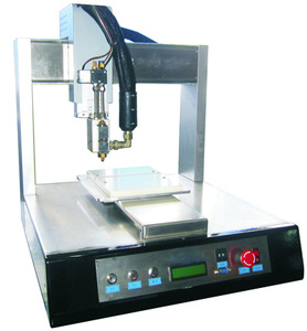 Machine robotisée de distribution de colle thermofusible en pot d'aluminium de 300 ml pour LED - Product Image 4