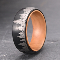 Vente en gros 8mm Forêt Noire Montagne Motif Whisky Baril Doublure Hommes Carbure De Tungstène Anneau Cadeau pour Hommes Mode