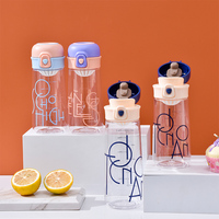 Bouteille d'eau en plastique PC personnalisée avec logo pour enfants, filtre à thé, échelle de mesure, anti-fuite, portable pour usage quotidien (vente en gros)