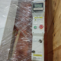 Scie à panneaux verticale PM4116 avec capacité de coupe de panneaux en mélamine et table coulissante pour une performance stable et conviviale pour l'utilisateur