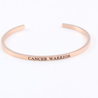 Bracelet manchette ouvert avec lettres personnalisées en acier inoxydable gravées pour femmes pour filles vente en gros de citations inspirantes