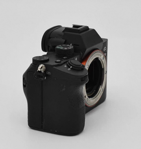 Appareil photo plein format A7M3 d'occasion — 24,2 MP + autofocus 693 points, excellent état, entièrement fonctionnel, le choix idéal pour les débutants en plein format ! - Product Image 4