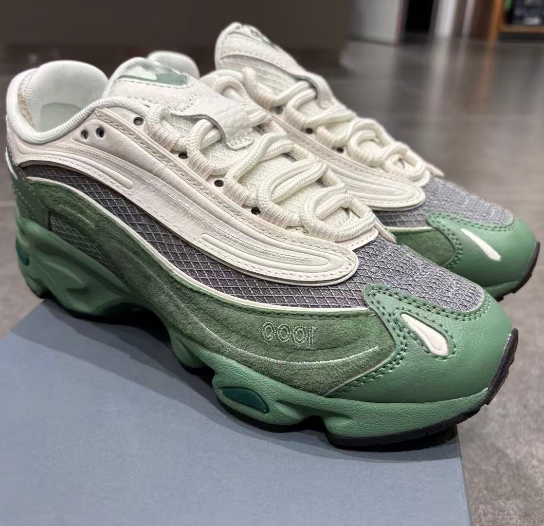 สีเขียว