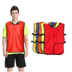 Vente en gros Gilet d'entraînement sportif pour le football Gilet de football Bavettes