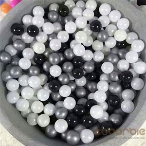 Pelotas de Plástico Azules, Blancas y Coloridas para Piscina de Juegos Infantil, Tipo Océano - Product Image 5