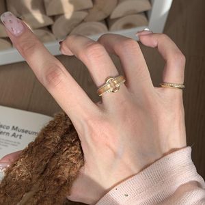 แหวนเงินแท้ S925 รูปทรง O ล็อคแบบโบราณ สไตล์เกาหลี หรูหราเบาๆ สำหรับผู้หญิง ดีไซน์ขัดเงา วินเทจ ขนาดกลาง - Product Image 2