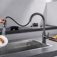 Robinet de cuisine moderne à col de cygne avec douchette extractible et mitigeur monocommande à bouton-poussoir pour l'approvisionnement des restaurants
