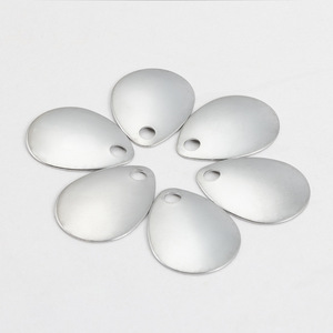 Accessoires de pêche à la ligne : Lames de spinner bruyantes, formes goutte d'eau et feuille de saule, cuillères métalliques lisses ou alvéolées, or et argent - Product Image 2