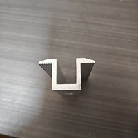 Support de montage de panneau solaire facile à installer, pince intermédiaire universelle en aluminium pour panneau solaire 30-50 mm, origine fabricant