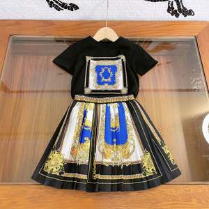 Vêtements pour enfants haut de gamme européens et américains, nouvelle collection été, jupe de costume pour filles, style occidental pour enfants, T-shirt à fleurs + jupe plissée - Product Image 3