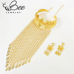 Conjunto de collar y aretes largos de aleación hipoalergénica chapada en oro de 24k a prueba de agua, estilo indio, joyería nupcial de Dubái. - Product Image 2