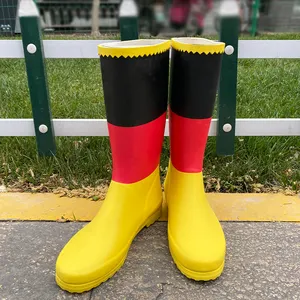 Sıcak satış moda bayrağı tasarım orta kesim Wellington Gumboots su geçirmez kauçuk yağmur ayakkabıları kadın