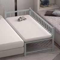 Petit lit de bébé élargi connexion sans couture grand côté de lit peut dormir couture réglable lit d'enfant en fer avec panneau de clôture