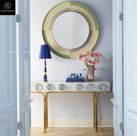 Table de maquillage moderne et élégante pour le couloir, console Jonathan Adler Globo, laque blanche brillante, cadre métallique en laiton doré
