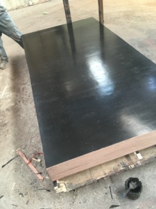 Contrachapado Recubierto de Película Impermeable Negra de 18 mm, 4x8, <span class=keywords><strong>Precio</strong></span> de Fábrica, para Construcción - Product Image 2