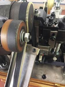 Machine à fabriquer des dents de fermeture éclair, machine automatique de fabrication de dents de fermeture éclair en métal de ZYZM - Product Image 5