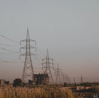 Torre de Telecomunicaciones de Acero con Rejilla, Galvanizada por Inmersión en Caliente, Voltaje Nominal de 110 kV, Altura de 60-180 m, Vida Útil de 30 Años