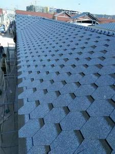 Tuiles de toiture <span class=keywords><strong>en</strong></span> fibre de verre et asphalte, design europé<span class=keywords><strong>en</strong></span>, double couche, imperméables, résistantes à la chaleur, fabriquées à la machine, pour toitures extérieures de maisons - Product Image 2