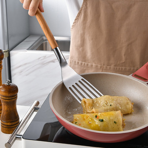 Set di 4 Utensili da Cucina in Acciaio Inox con Manico Lungo in Legno per Friggere Pesce e Bistecca - Product Image 5
