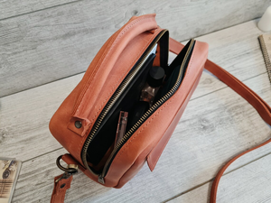 Sac bandoulière en cuir personnalisé pour femme, petit sac à main marron fait main, joli sac à bandoulière, cadeau pour elle - Product Image 4