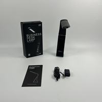 Lampe de bureau LED intelligente avec horloge numérique, commande tactile, intensité réglable, lumière de lecture protectrice pour les yeux, blanc chaud, alimentation par batterie ou prise, design moderne