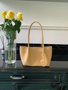 Korean Minimalist Woven Bag Soft Leather Underarm Tote Bag Luxury Vegetable Basket Shoulder Bag with <b>Mini</b> <b>Pouch</b> - Product Image 3