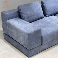 Canapé 3 places de luxe au design italien personnalisé avec pieds en acier inoxydable, meubles en velours, canapé sectionnel, meubles de salon