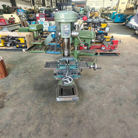 Perceuse à colonne d'occasion, machine industrielle de perçage de trous dans le métal