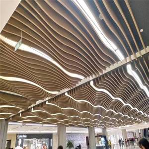Décoration de <span class=keywords><strong>plafond</strong></span> de couloir Aspect bois 3d Panneaux de <span class=keywords><strong>plafond</strong></span> en aluminium ondulés <span class=keywords><strong>Lames</strong></span> de bande de lamelle en métal Pop <span class=keywords><strong>Faux</strong></span> <span class=keywords><strong>plafond</strong></span> Design - Product Image 1