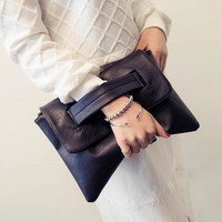 Dompet Kompartemen Besar Tas Clutch Mewah Tas PU Lembut Kapasitas Besar Genggam Wanita Modis