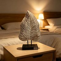 Sculpture d'art en bois Feuille de Cœur Tropicale, sculptée à la main, veinée et courbée, finition blanc doré patiné, ornement de table