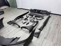 Pour la modification et l'amélioration de la Ferrari 296 : Kit carrosserie en fibre de carbone forgée à sec de style M, comprenant les pare-chocs avant et arrière, les ailes.