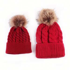Gorro de Invierno Tejido a Mano para Mamá e Hija, para Mujeres, Hombres, Niñas, Niños y Bebés, con Pompón de Piel Sintética - Product Image 5