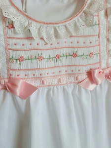 ชุดเดรสเด็กผู้หญิงปักลายดอกไม้สีขาวทำมือ พร้อมกางเกงบลูเมอร์ ชุดวินเทจสำหรับวันเกิดเด็กวัยเตาะแตะ - Product Image 4